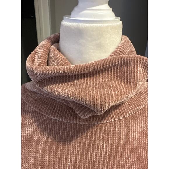 if She Loves Brown Ribbed Turtleneck - Sz. Medium - Picture 2 of 6